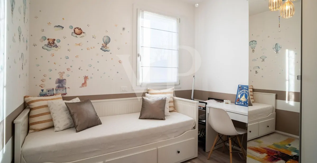 Klasse A4 Kopf-Reihenhaus mit Garten