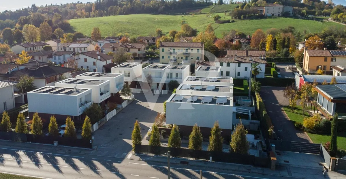 Klasse A4 Kopf-Reihenhaus mit Garten