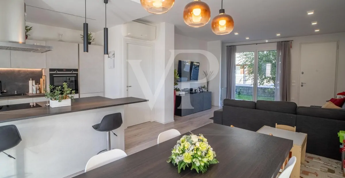 Klasse A4 Kopf-Reihenhaus mit Garten