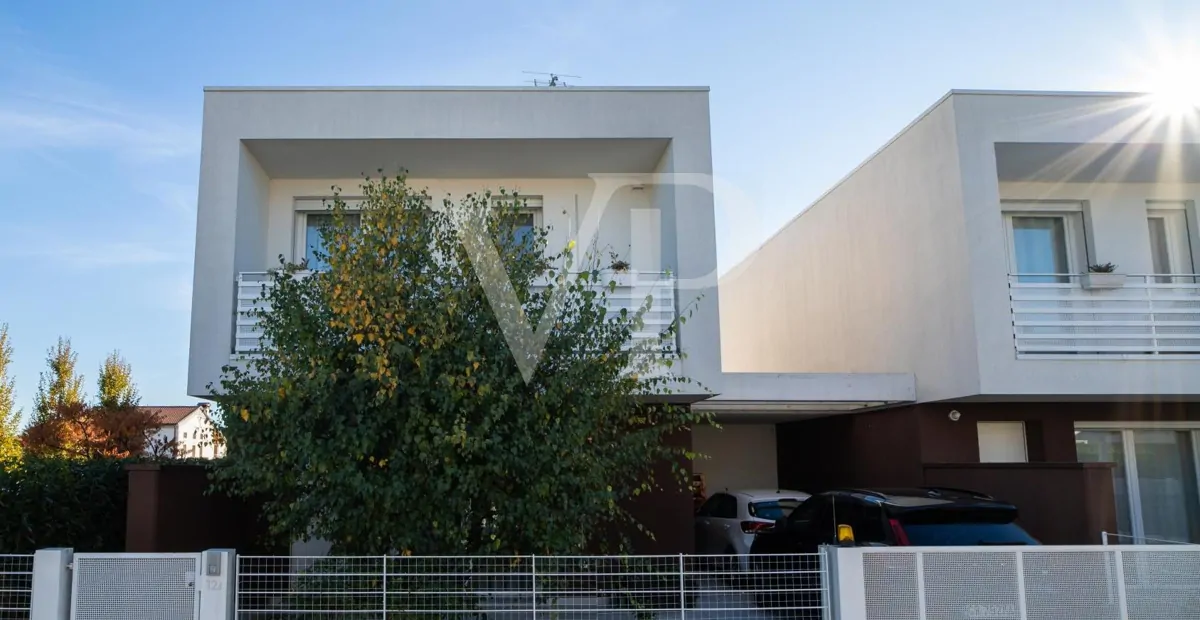 Klasse A4 Kopf-Reihenhaus mit Garten