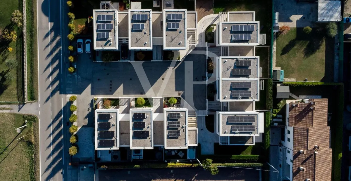 Klasse A4 Kopf-Reihenhaus mit Garten