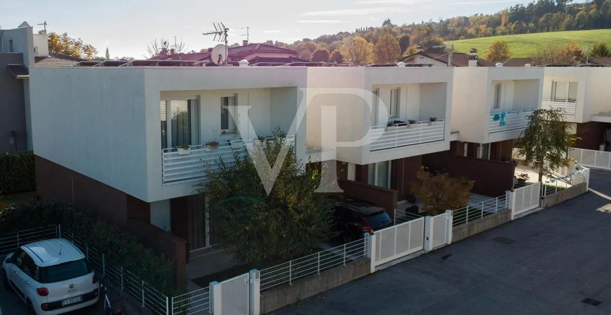 Klasse A4 Kopf-Reihenhaus mit Garten