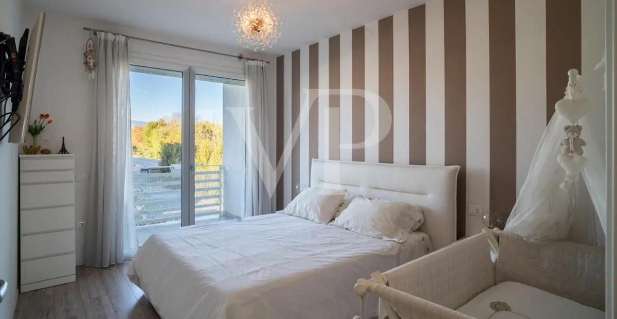 Klasse A4 Kopf-Reihenhaus mit Garten