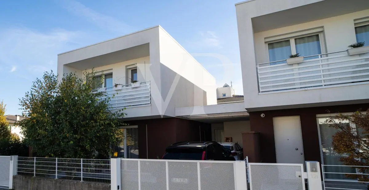 Klasse A4 Kopf-Reihenhaus mit Garten