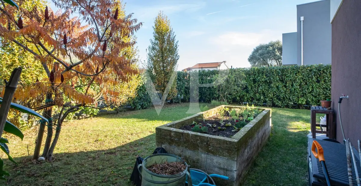 Klasse A4 Kopf-Reihenhaus mit Garten