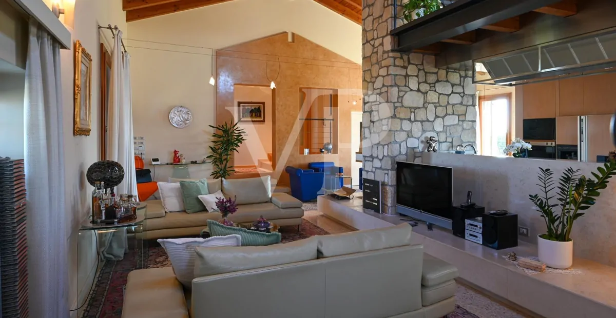 Esclusiva Villa panoramica con piscina