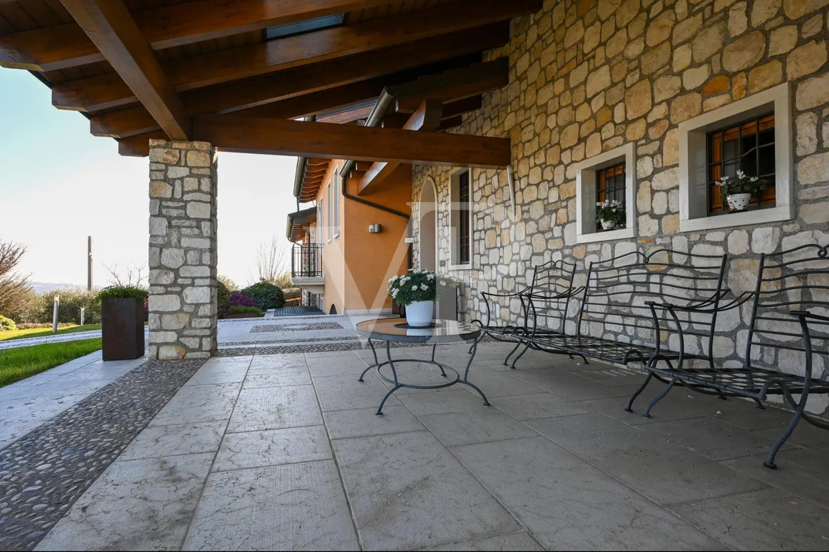 Exklusive Panoramavilla mit Pool