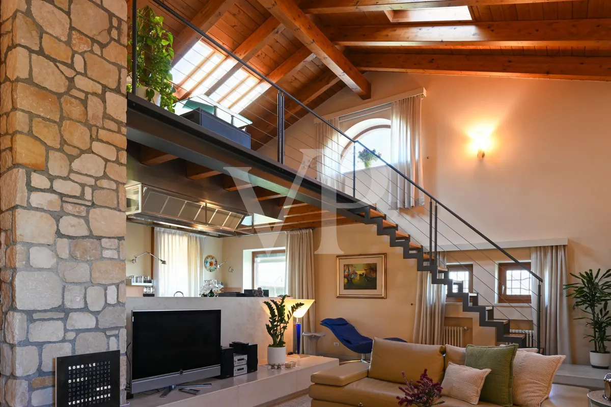 Exklusive Panoramavilla mit Pool