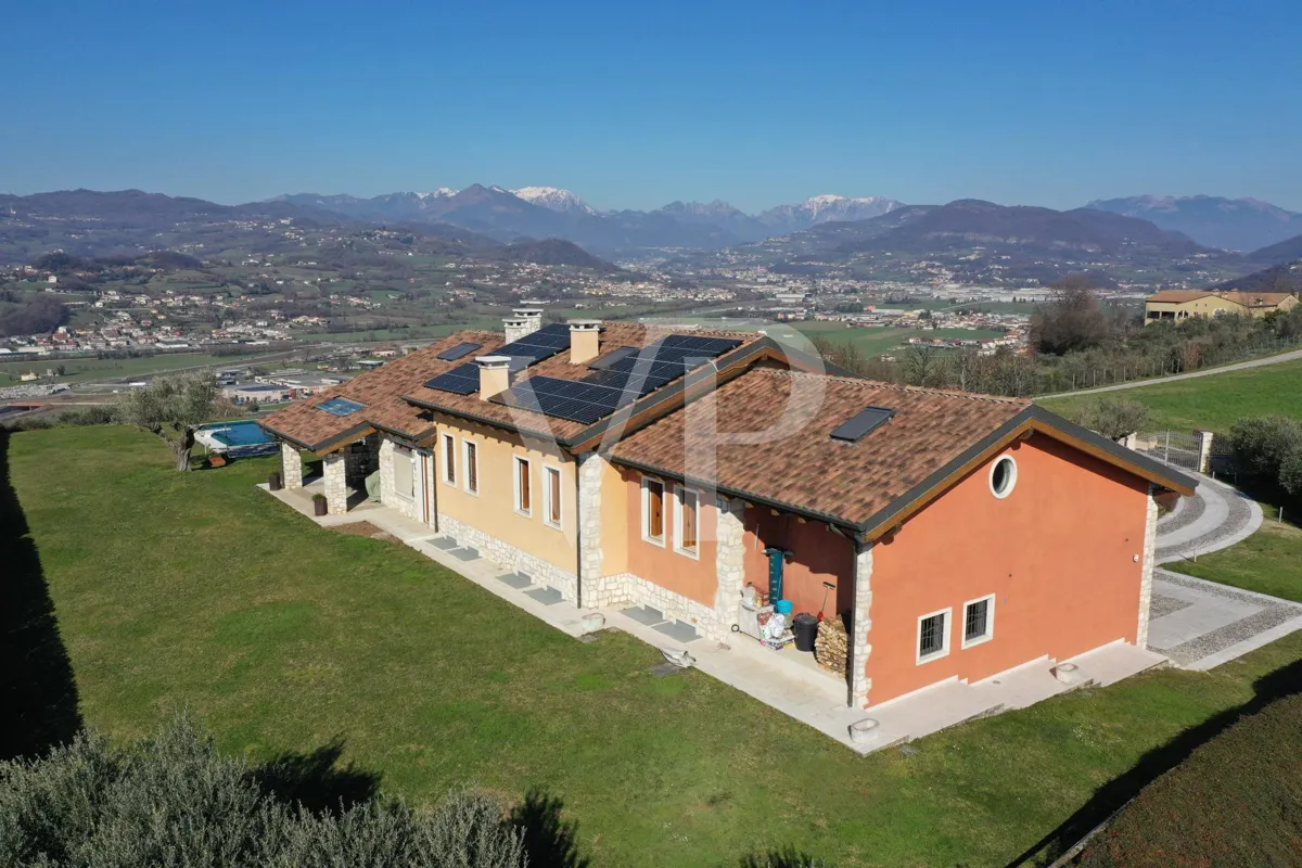 Exklusive Panoramavilla mit Pool