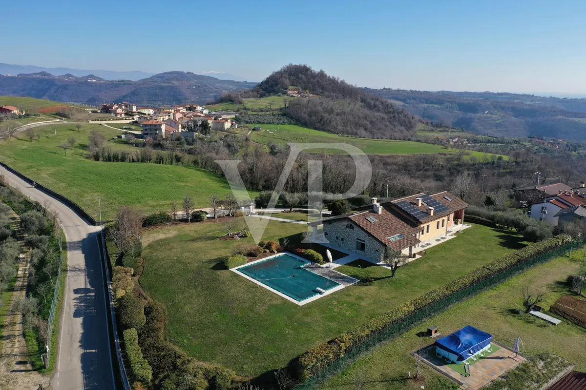 Exklusive Panoramavilla mit Pool