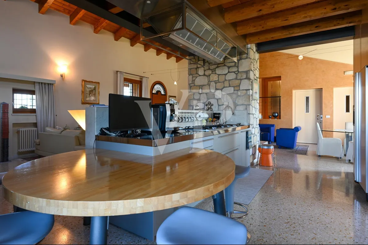 Exklusive Panoramavilla mit Pool