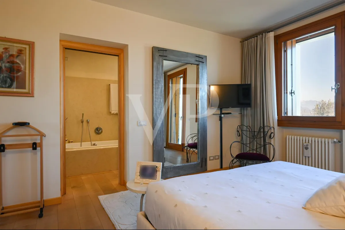 Exklusive Panoramavilla mit Pool