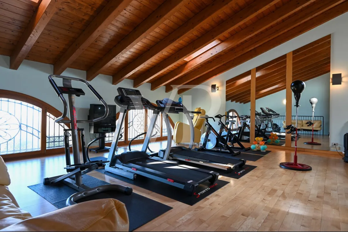 Exklusive Panoramavilla mit Pool