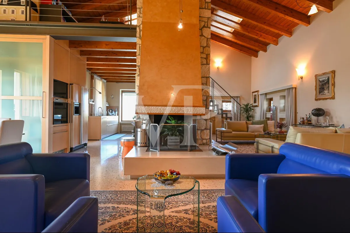 Exklusive Panoramavilla mit Pool