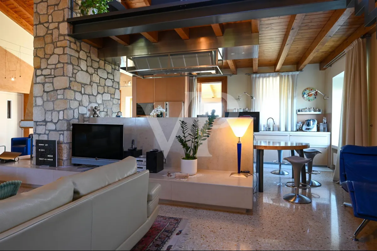 Exklusive Panoramavilla mit Pool