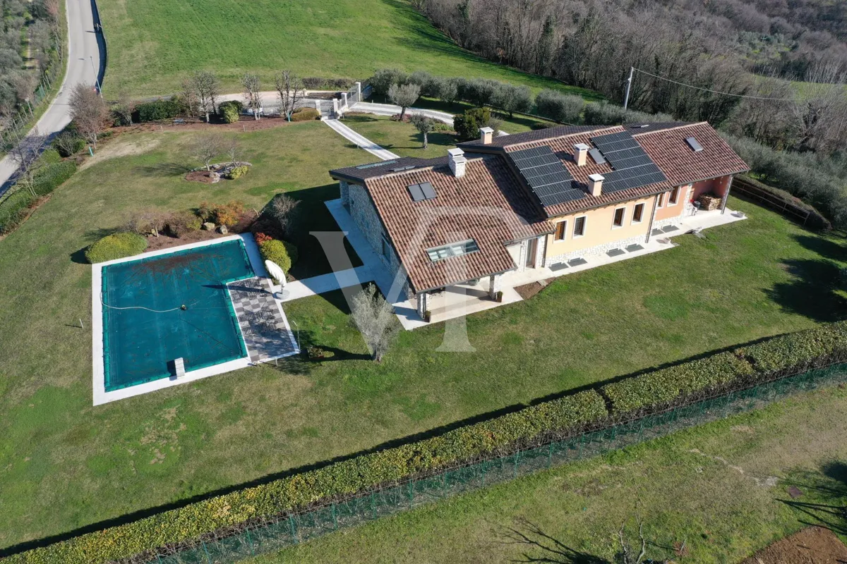 Exklusive Panoramavilla mit Pool