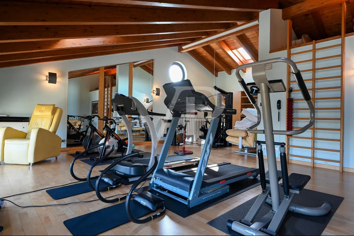 Exklusive Panoramavilla mit Pool