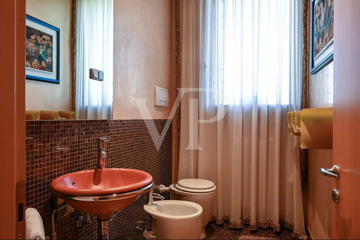 Exklusive Panoramavilla mit Pool