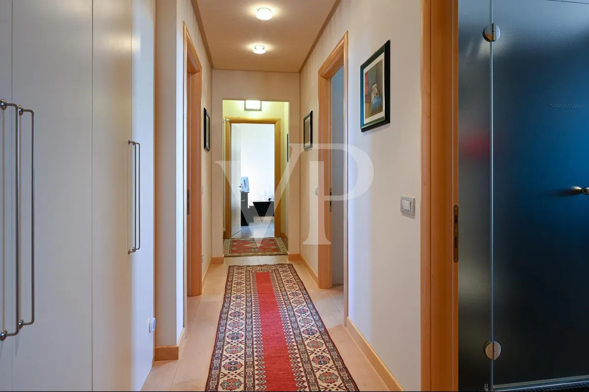 Exklusive Panoramavilla mit Pool