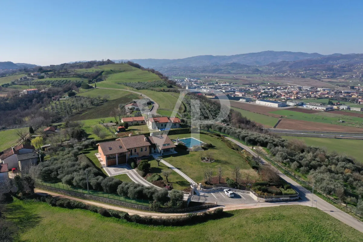 Exklusive Panoramavilla mit Pool