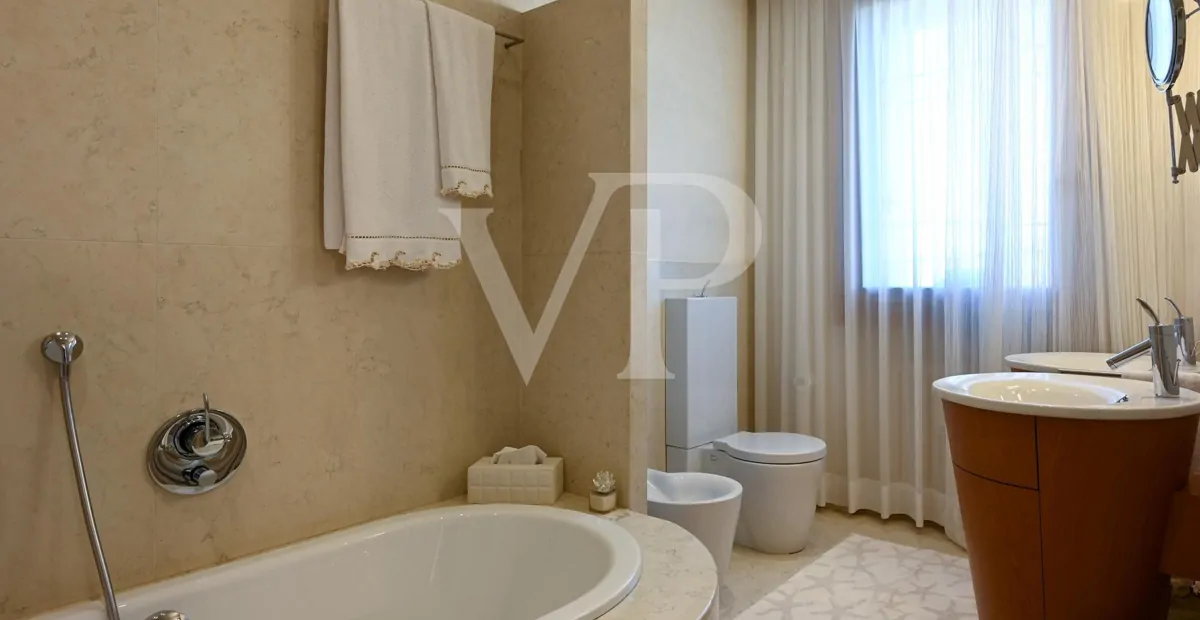 Esclusiva Villa panoramica con piscina