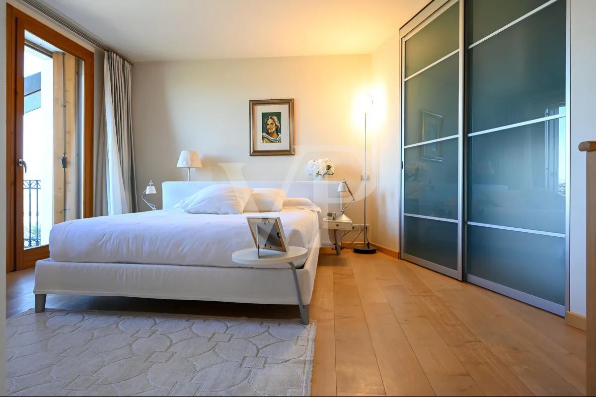 Exklusive Panoramavilla mit Pool