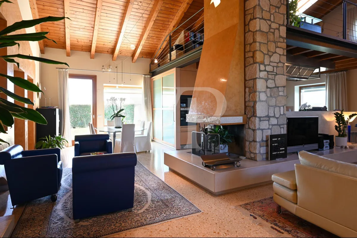 Exklusive Panoramavilla mit Pool