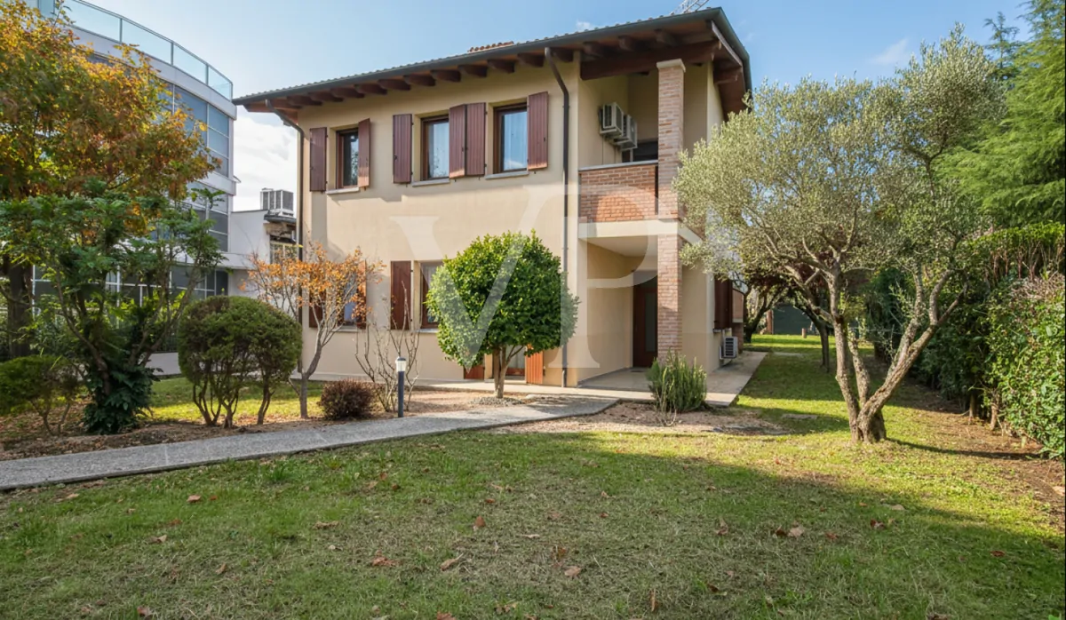 Villa singola a 5 minuti dalla Caserma Ederle