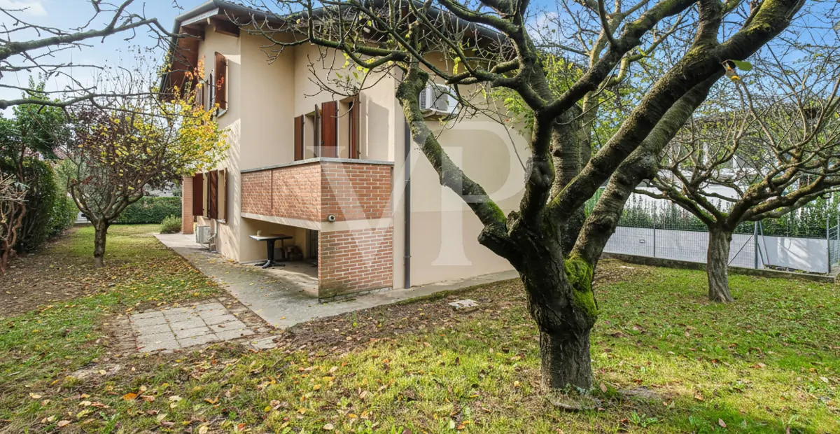 Villa singola a 5 minuti dalla Caserma Ederle