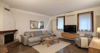 von_poll_real_estate_property_IT253551726_image_124