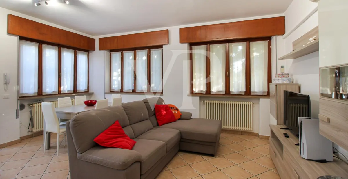 Appartamento bicamere rinnovato
piano terra ed accesso indipendente