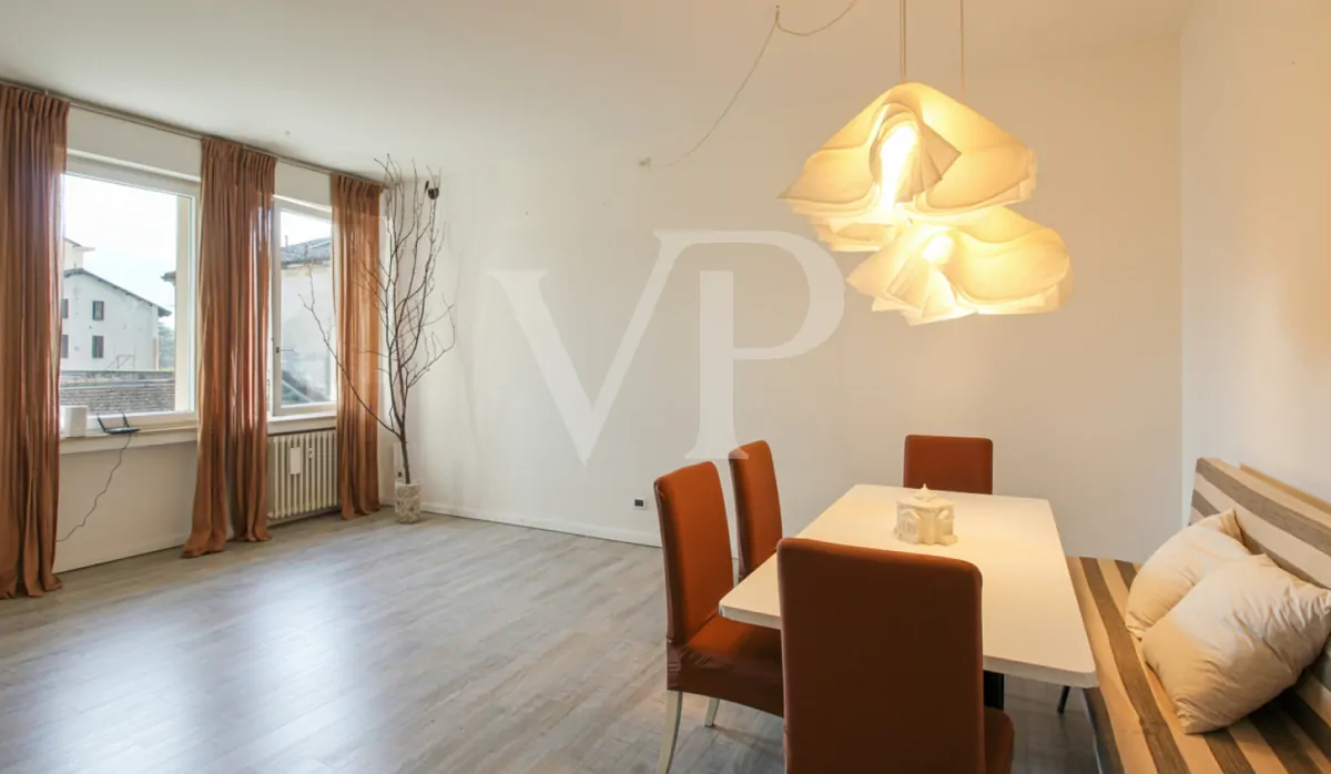 Große möblierte Drei-Zimmer-Wohnung - Stadtzentrum