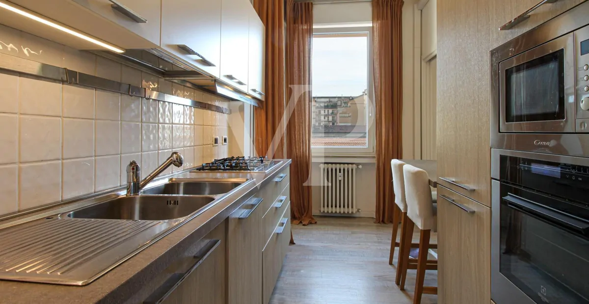 Große möblierte Drei-Zimmer-Wohnung - Stadtzentrum