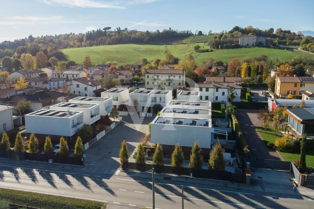 Klasse A4 Kopf-Reihenhaus mit Garten