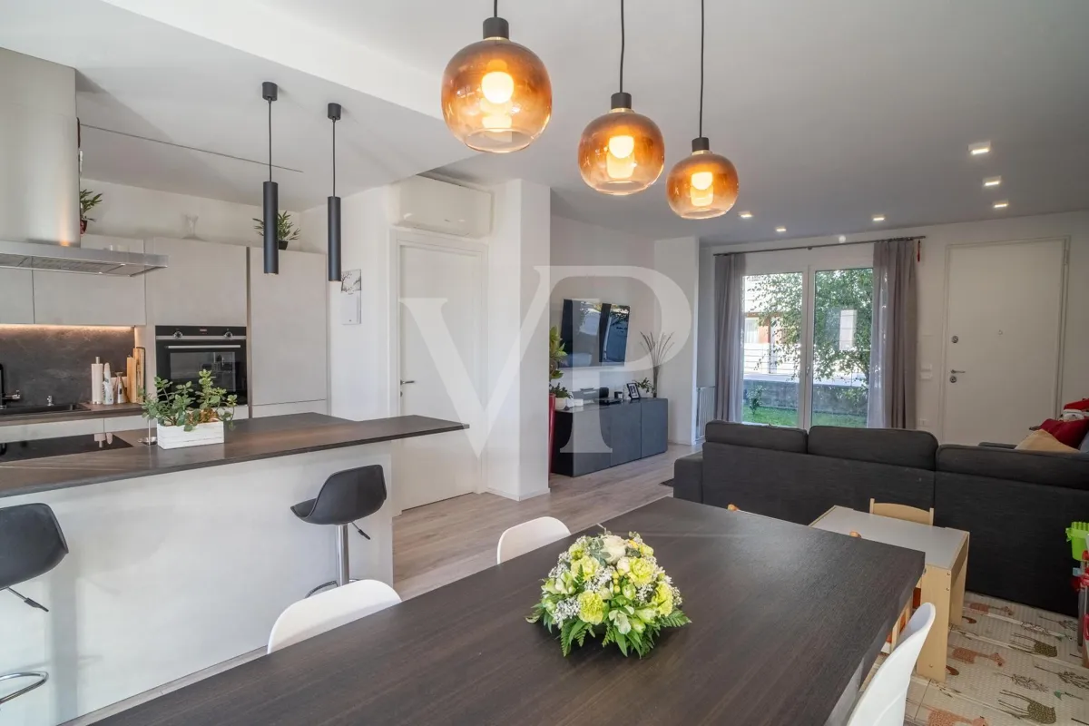 Klasse A4 Kopf-Reihenhaus mit Garten