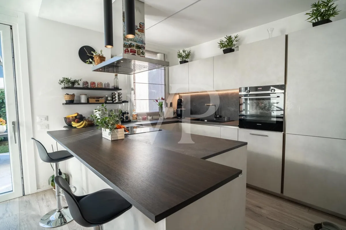 Klasse A4 Kopf-Reihenhaus mit Garten