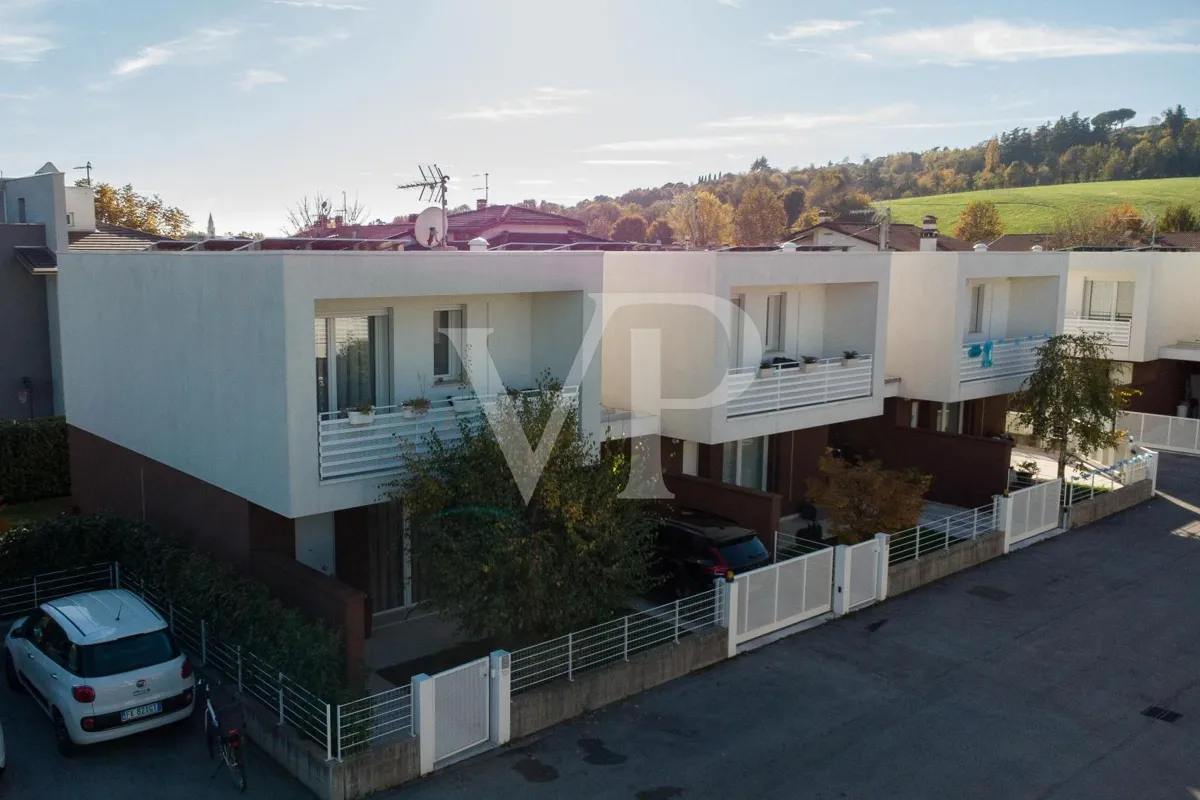 Klasse A4 Kopf-Reihenhaus mit Garten