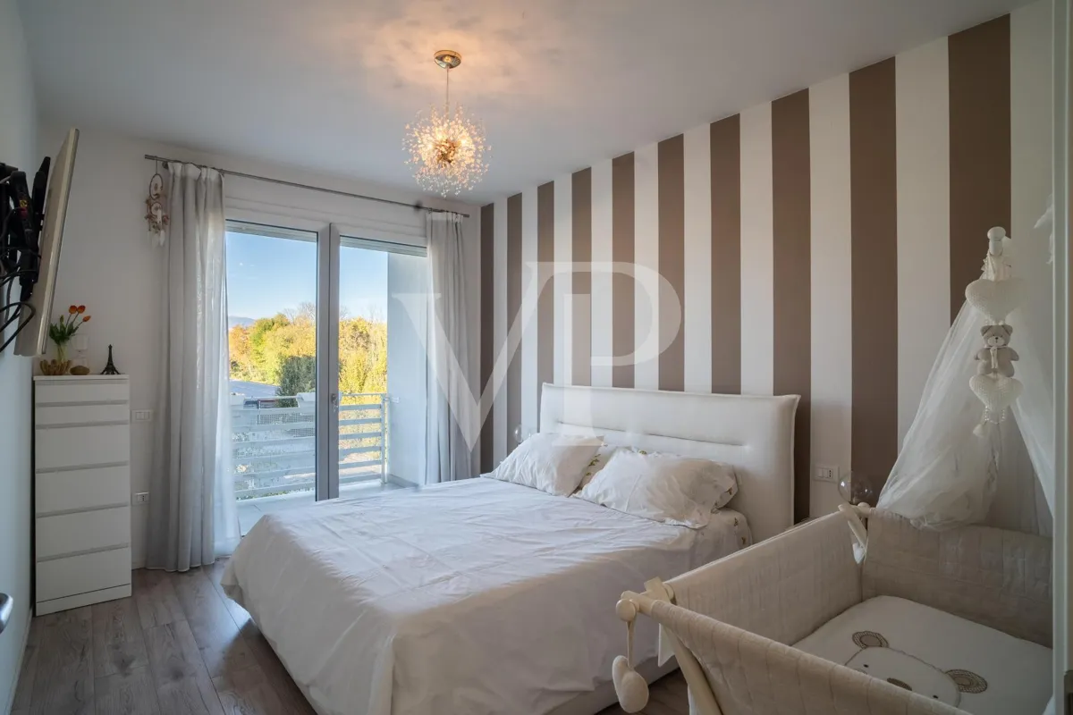 Klasse A4 Kopf-Reihenhaus mit Garten