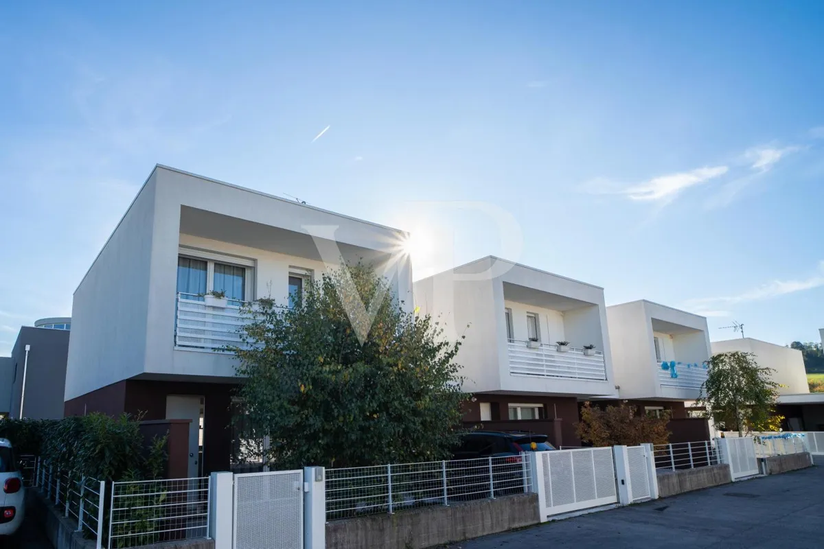 Klasse A4 Kopf-Reihenhaus mit Garten