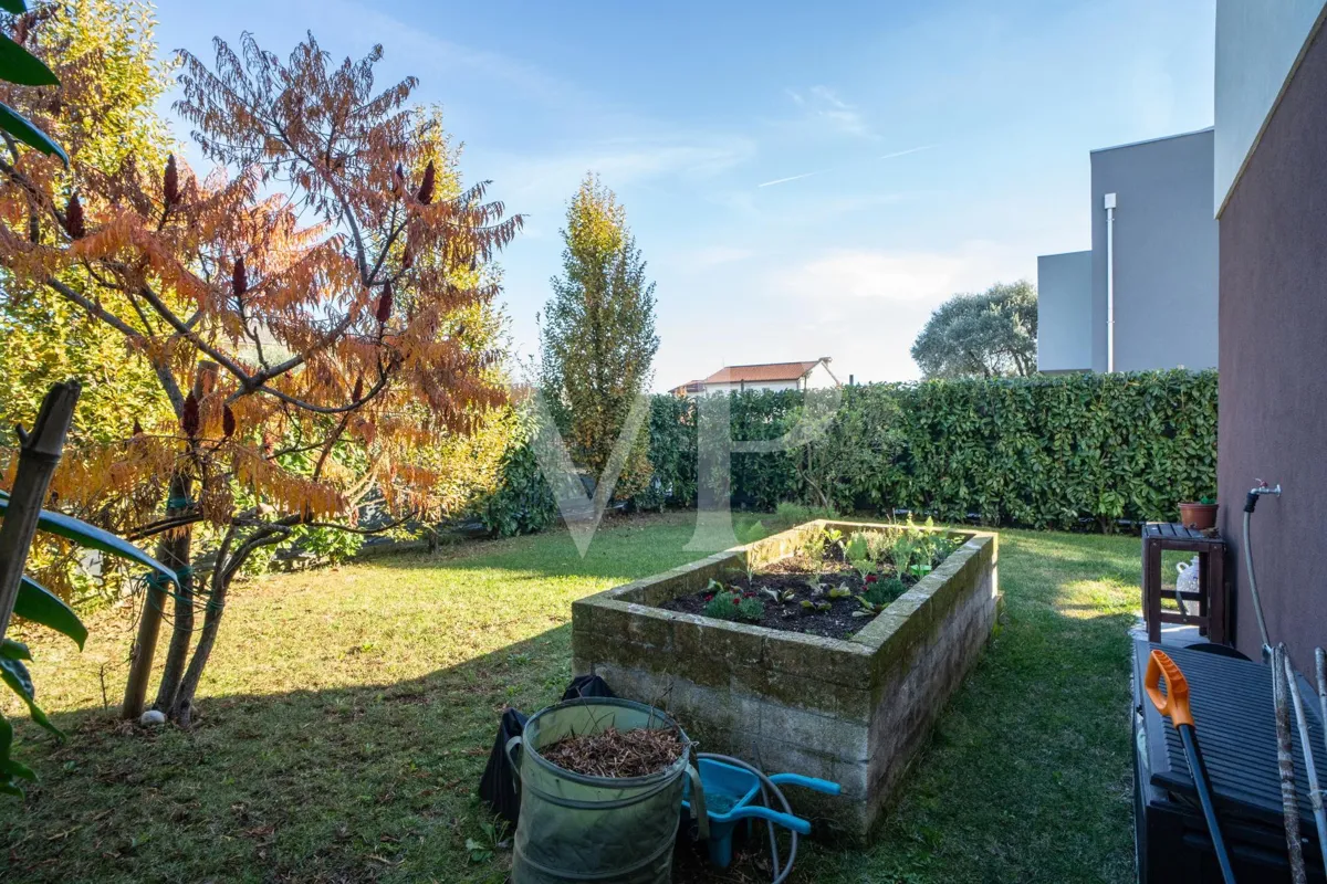 Klasse A4 Kopf-Reihenhaus mit Garten