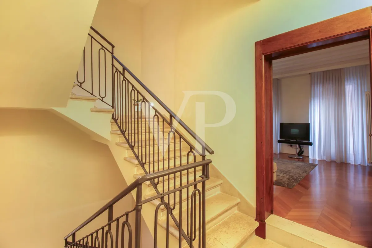 Elegantes renoviertes Gebäude im Zentrum