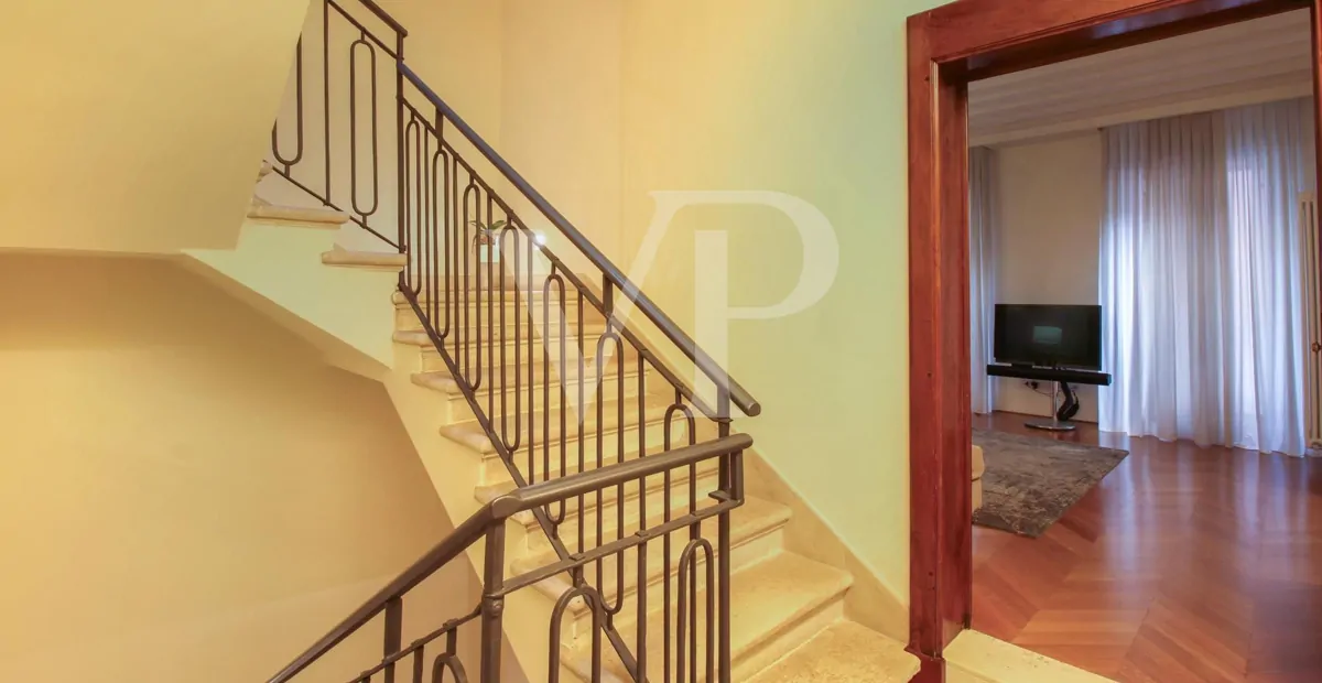 Elegant renovated building in the center