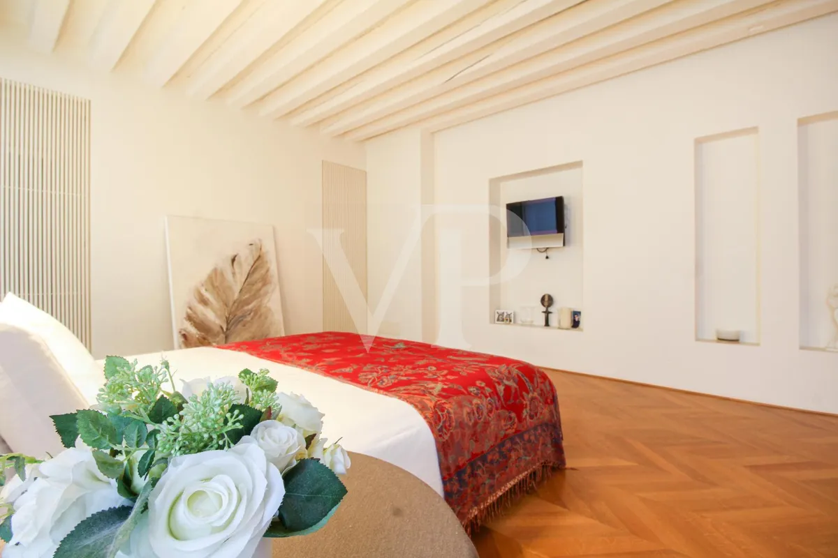 Elegantes renoviertes Gebäude im Zentrum