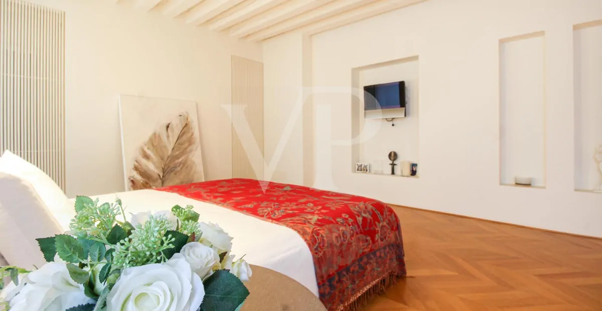 Elegant renovated building in the center