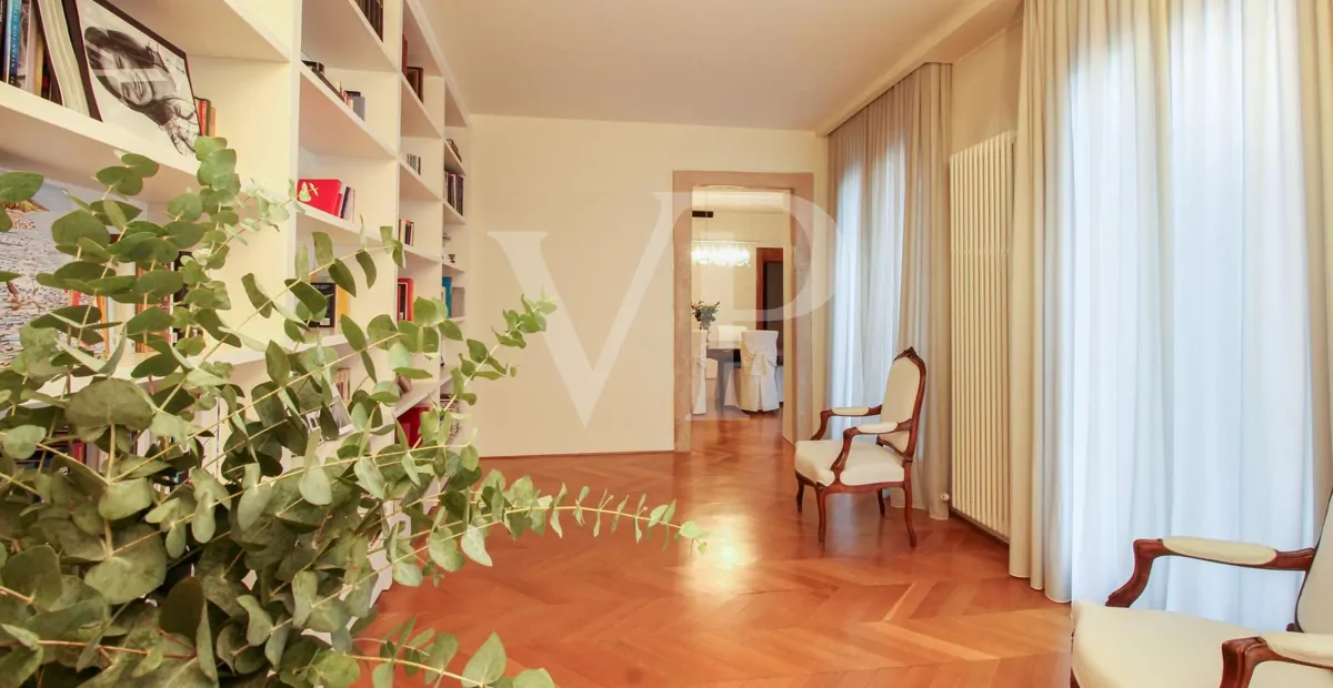 Elegant renovated building in the center