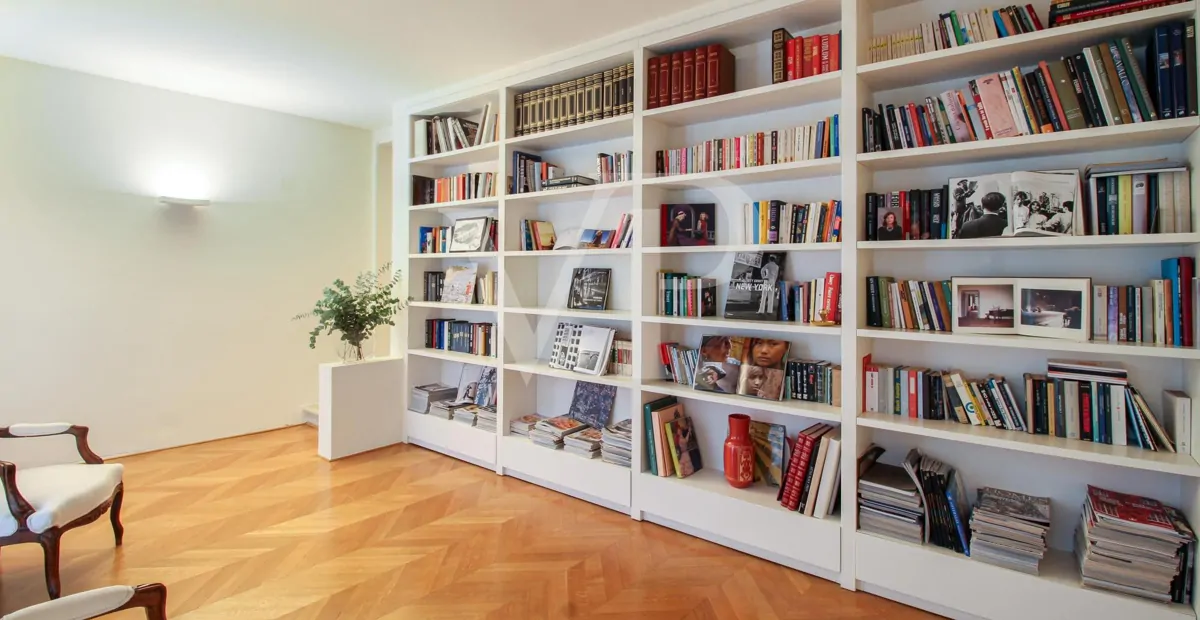 Elegant renovated building in the center