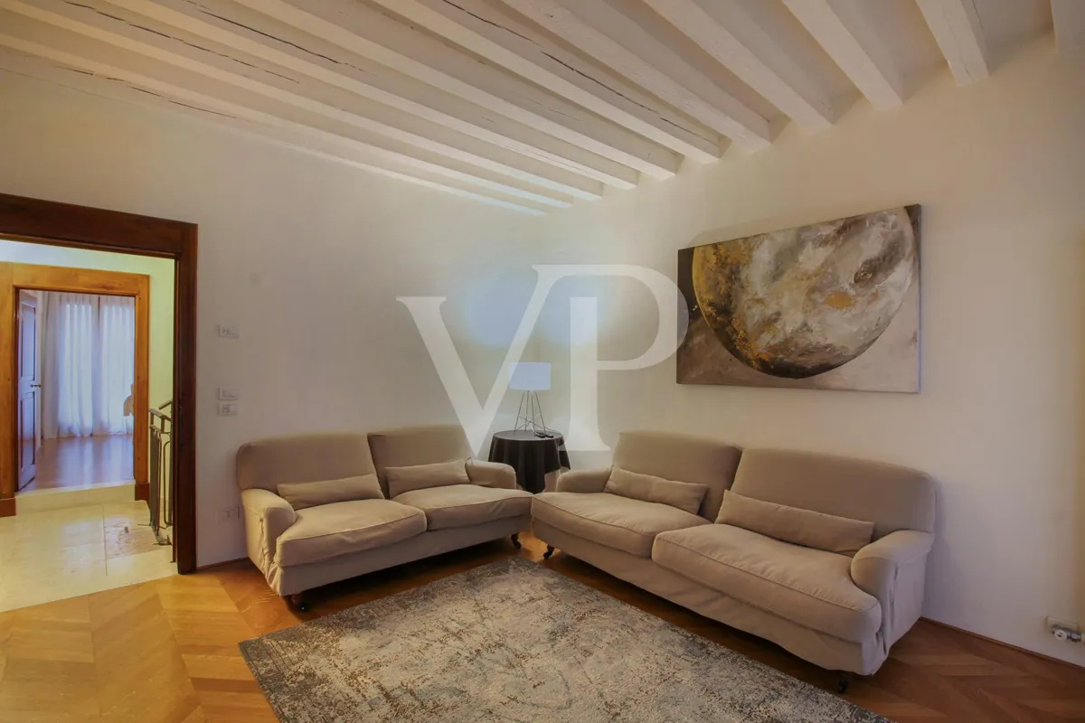 Elegantes renoviertes Gebäude im Zentrum