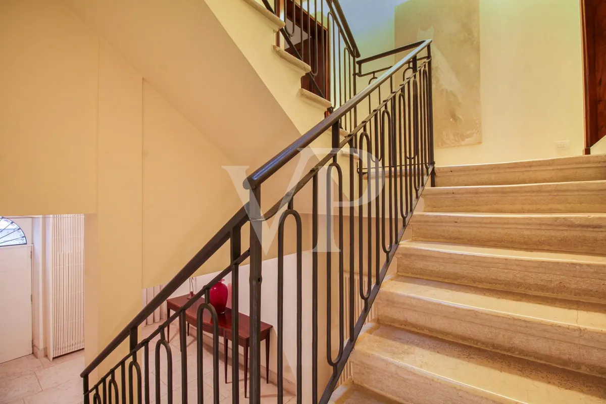 Elegantes renoviertes Gebäude im Zentrum