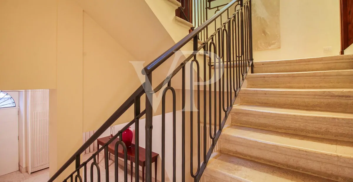 Elegant renovated building in the center