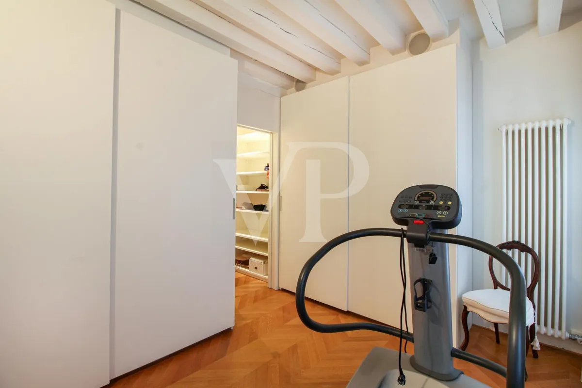 Elegantes renoviertes Gebäude im Zentrum